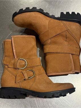 Sorel Phoenix Moto Ankle Boots. Super warm.  Worn once.